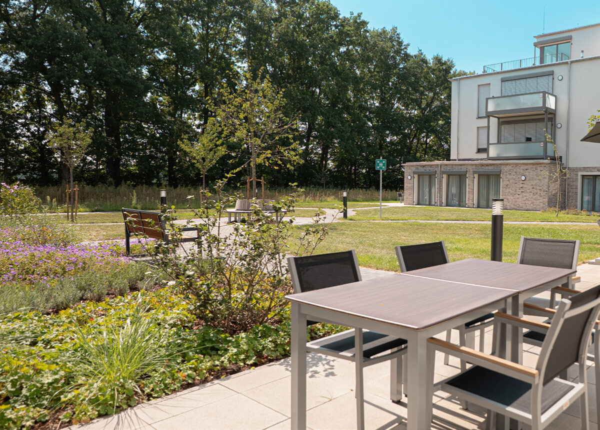 Gartenanlage mit Terrasse